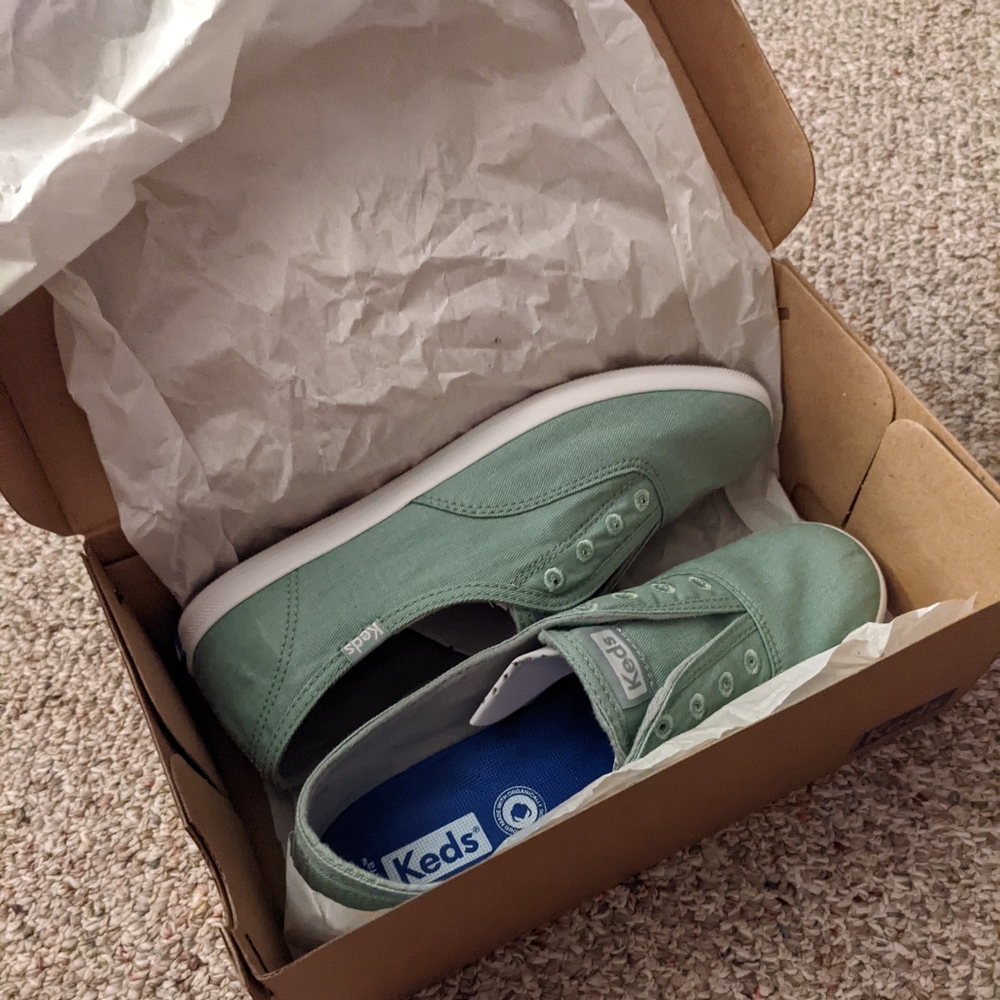 NWT Keds Chillax Sneakers